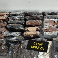 Hlídka středočeských celníků zadržela zboží porušující práva duševního vlastnictví v hodnotě originálů za 11 milionů korun